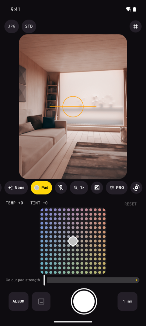 Colour pad used to warm or cool the live viewfinder on top of the selected look